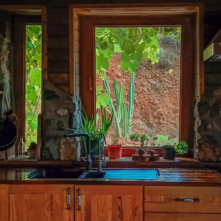 Enchanting House With Backyard 公寓