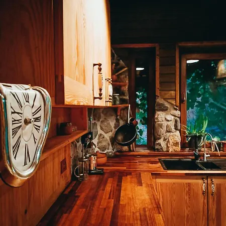 Enchanting House With Backyard 公寓